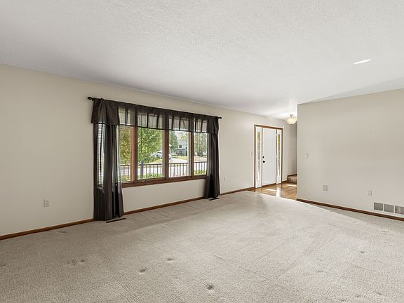 3rd image of 1006 NE Trilein Dr