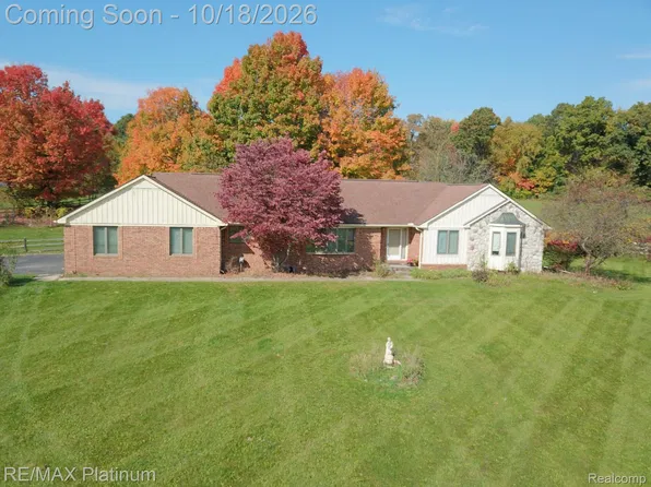 12945 Autumn Ridge Ct, Milford, MI 48380