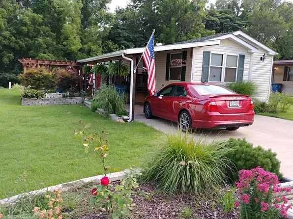 222 Arapaho Dr, Belleville, IL 62220