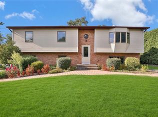 5 Pipers Gln, West Nyack, NY 10994