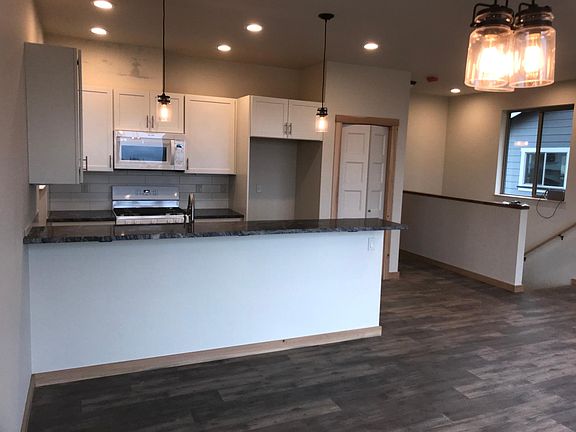 Amenities include: Washer/Dryer, Range, Dishwasher, Microwave, Refrigerator (not pictured)