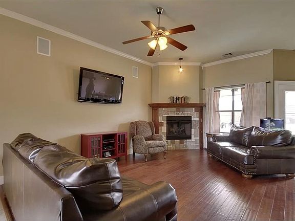 5th image of 4816 Montrose Dr