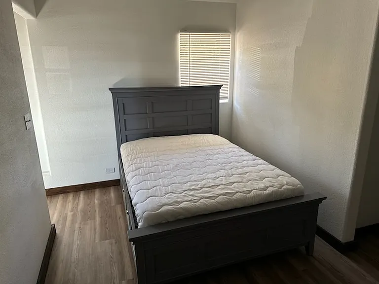 811 W Lorraine Ave #4 — Photo 3