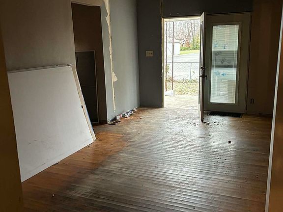 3rd image of 1659 Hawthorne Ave