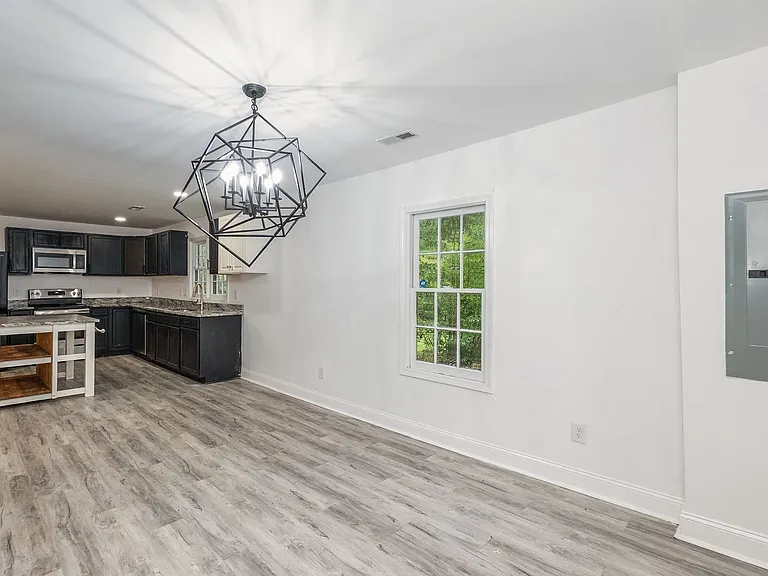 206 Temple Ave — Photo 8