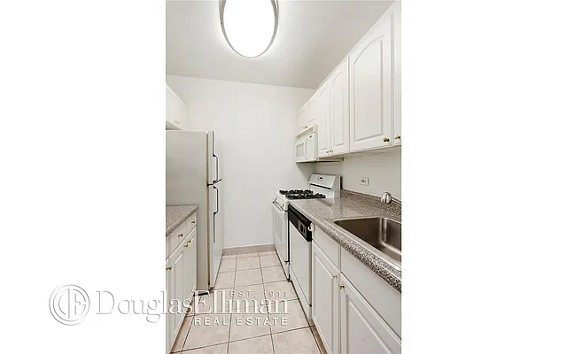 Rented by Douglas Elliman | media 14