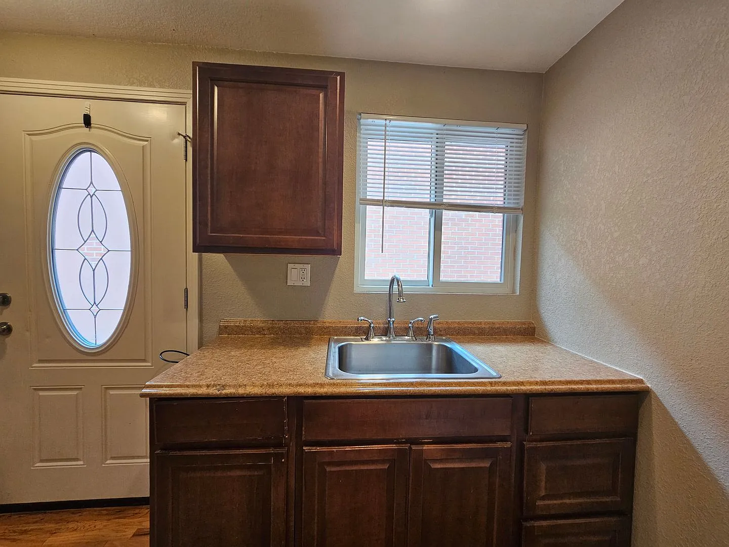 Highlands/Stadium Area Great Sized 1 Bedroom with Beautiful Hardwood Floors, Reserved Parking, Ex... — Photo 3