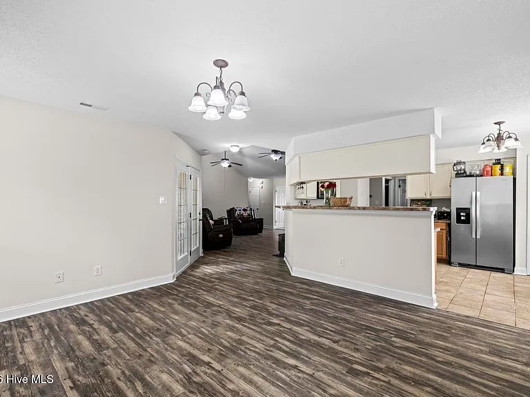 132 Forest Bluff Dr — Photo 7