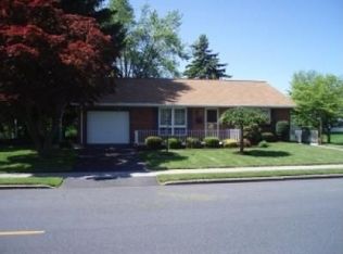 1 Lynnwood Dr, Palmyra, PA 17078