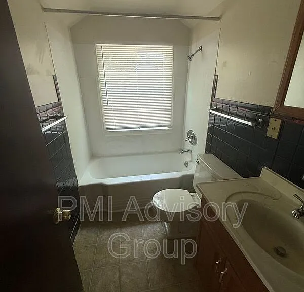2634 SE Adams St — Photo 5