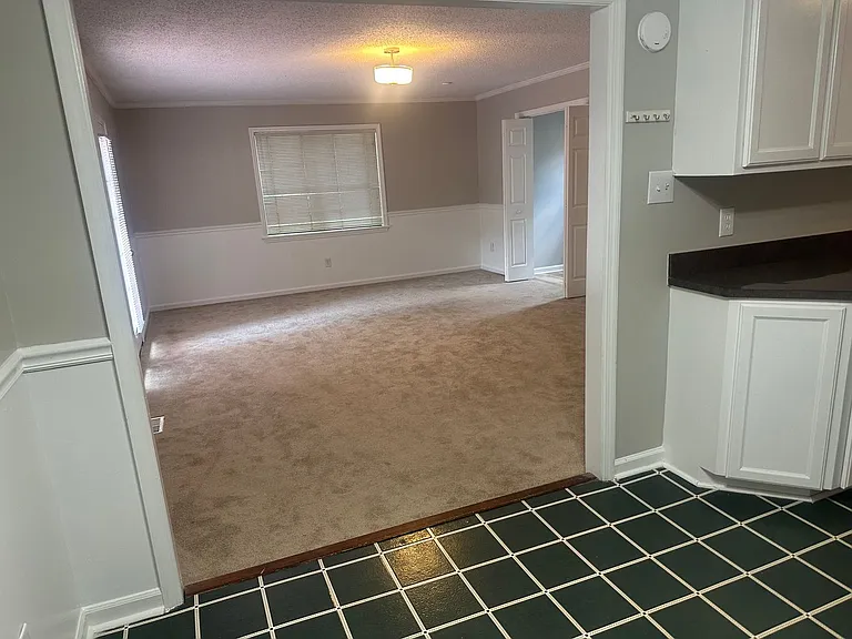 413 Milburn Ct — Photo 6