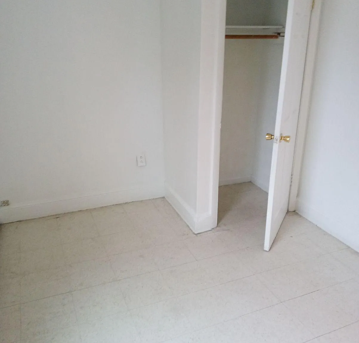3 bed, 1200 sqft, $2,200 — Photo 1