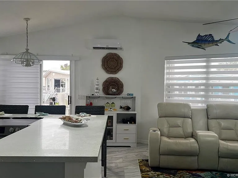 1077 Nettles Blvd — Photo 6