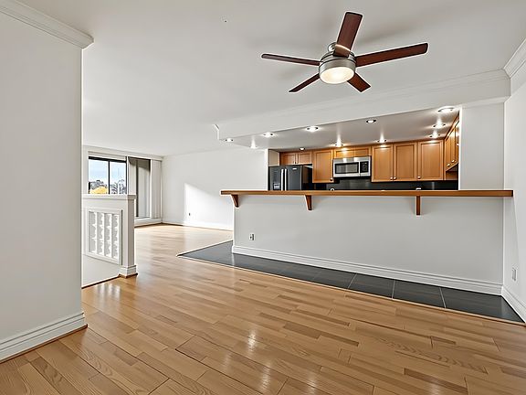 5th image of 1600 Howe St #205