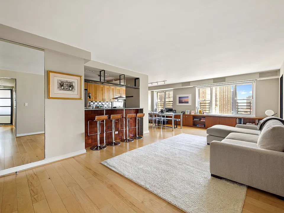 137 E 36th St #18B