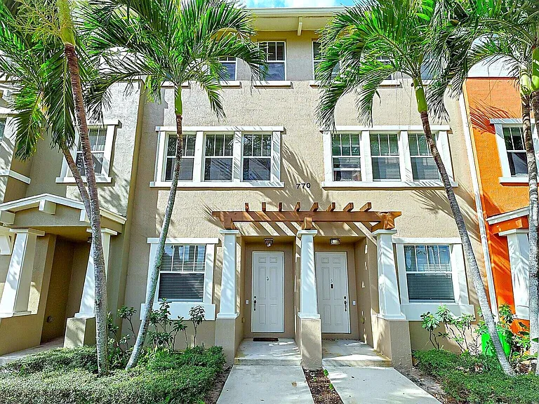 770 Millbrae Ct #4 — Photo 1