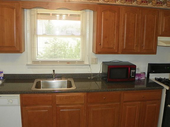 5th image of 241 E 10th Ave