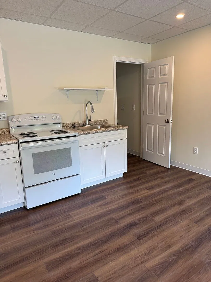 162 Narragansett Street — Photo 2