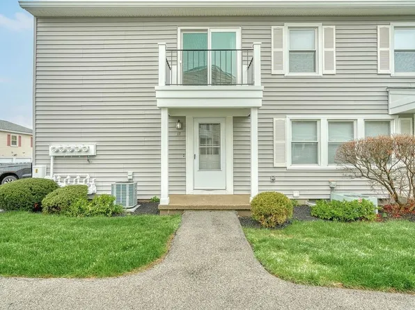 17 Eagle Ln, Fairport, NY 14450