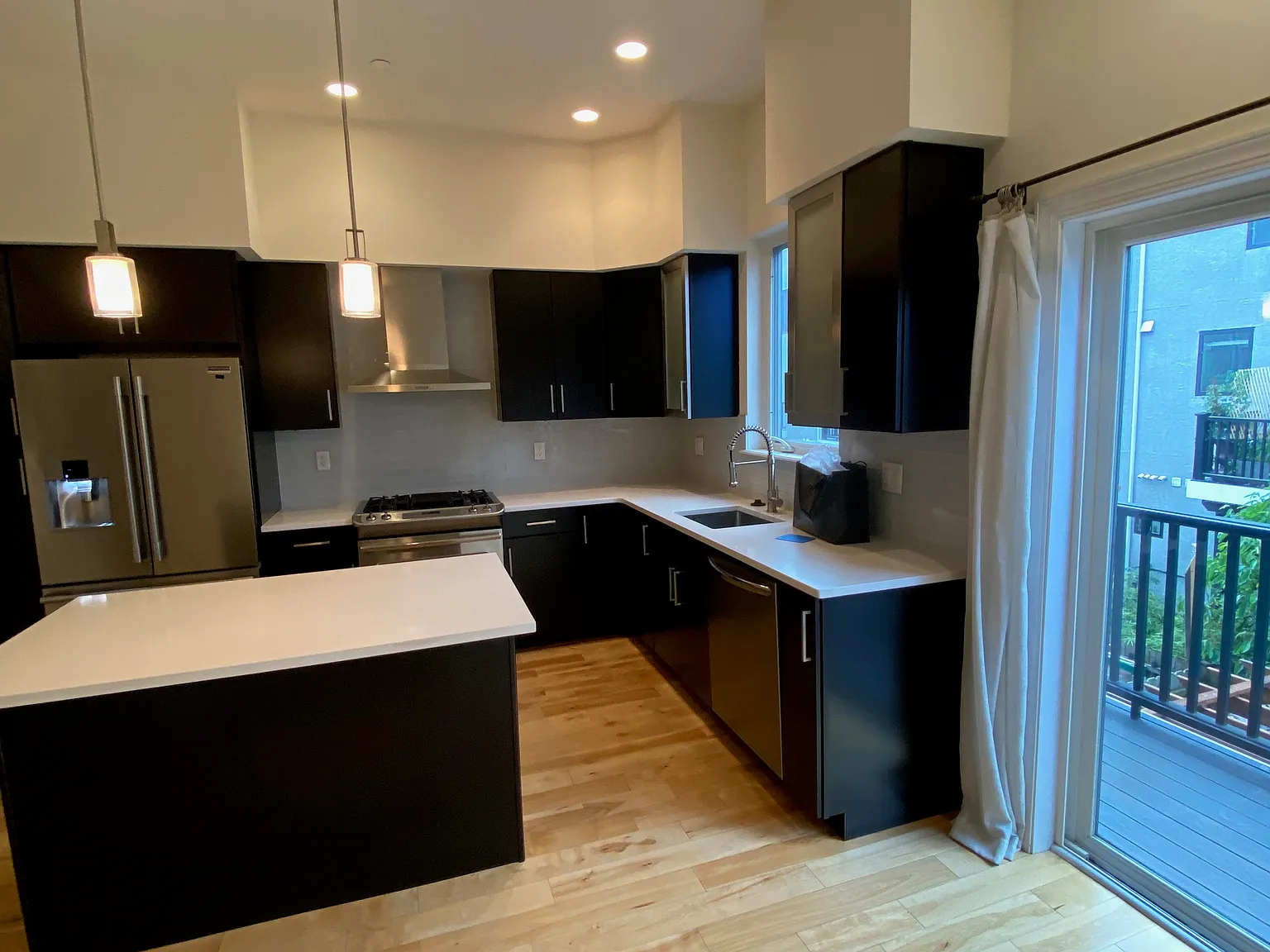 3 bed, 2.5 bath, 2000 sqft, $3,250 — Photo 3