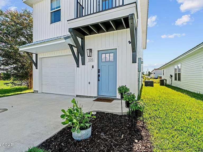 326 Raven Ln — Photo 3