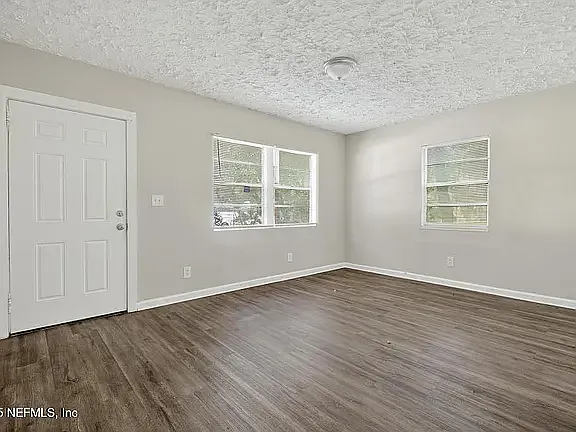 2932 Rhonda Rd — Photo 4