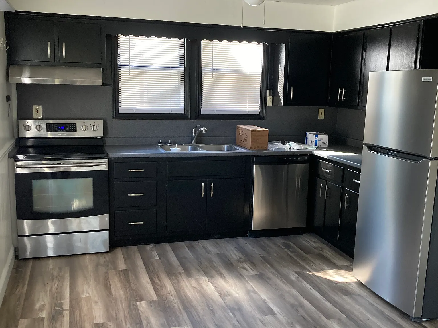 3 bed, 1.0 bath, 1350 sqft, $1,650 — Photo 3