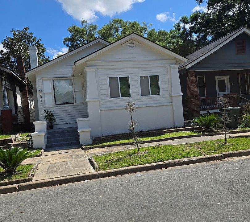 2nd image of 821 W 39th St