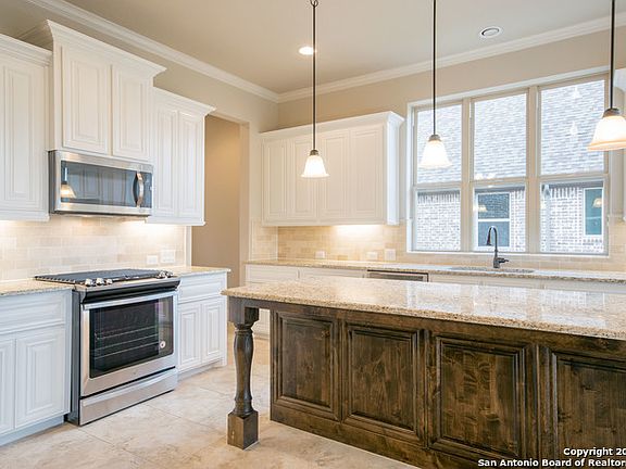 5th image of 411 Montessa Park