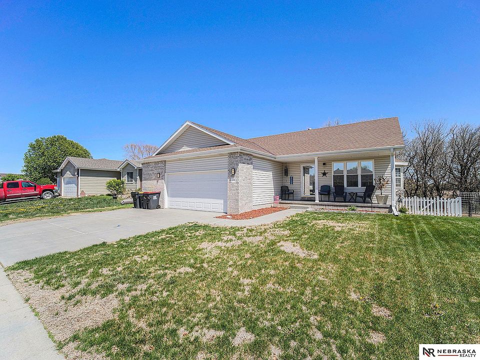 1924 SW 33rd St, Lincoln, NE 68522 | MLS #22310239 | Zillow