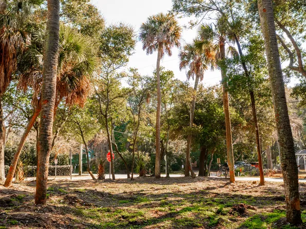 120 E Erie Ave, Folly Beach, SC 29439