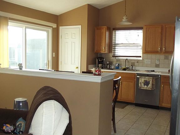 3rd image of 275 Keswick Dr