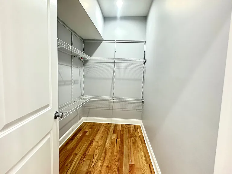 4500 N Sheridan Rd — Photo 3