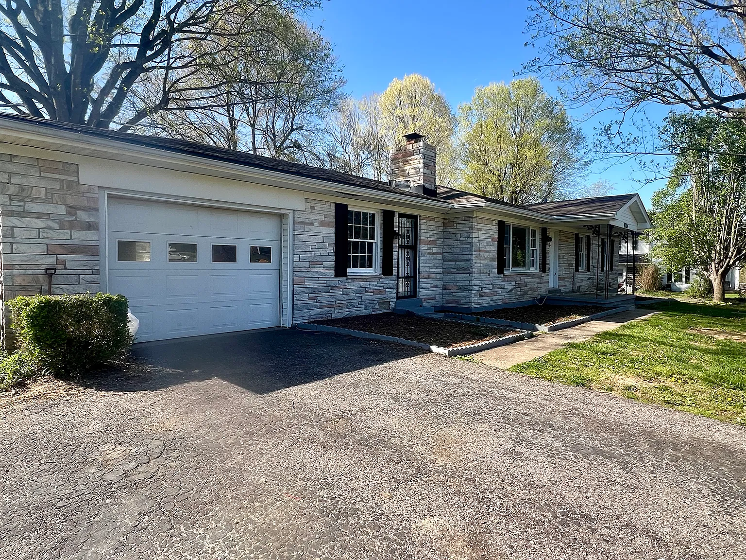 4 bed, 1700 sqft, $1,950 — Photo 2