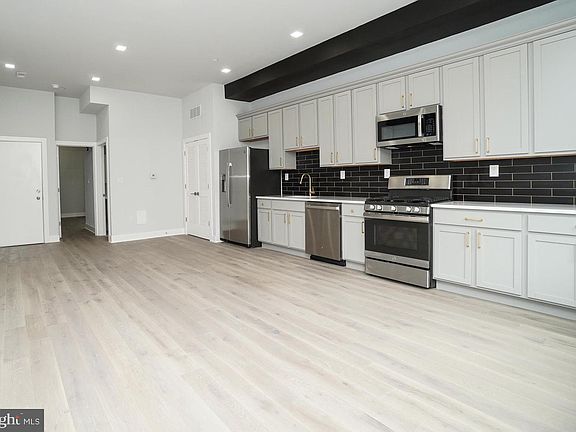 5th image of 4303 Fairmount Ave #6