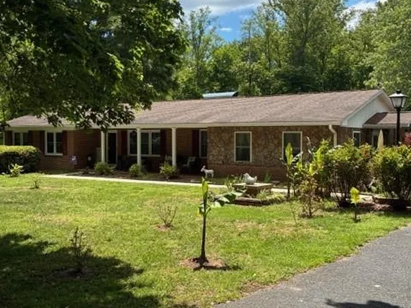 2285 Locust Grove Rd, Mount Airy, NC 27030