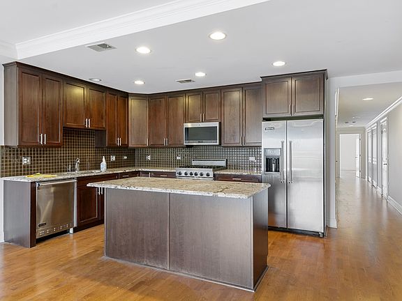 5th image of 1909 W Diversey Pkwy APT 301