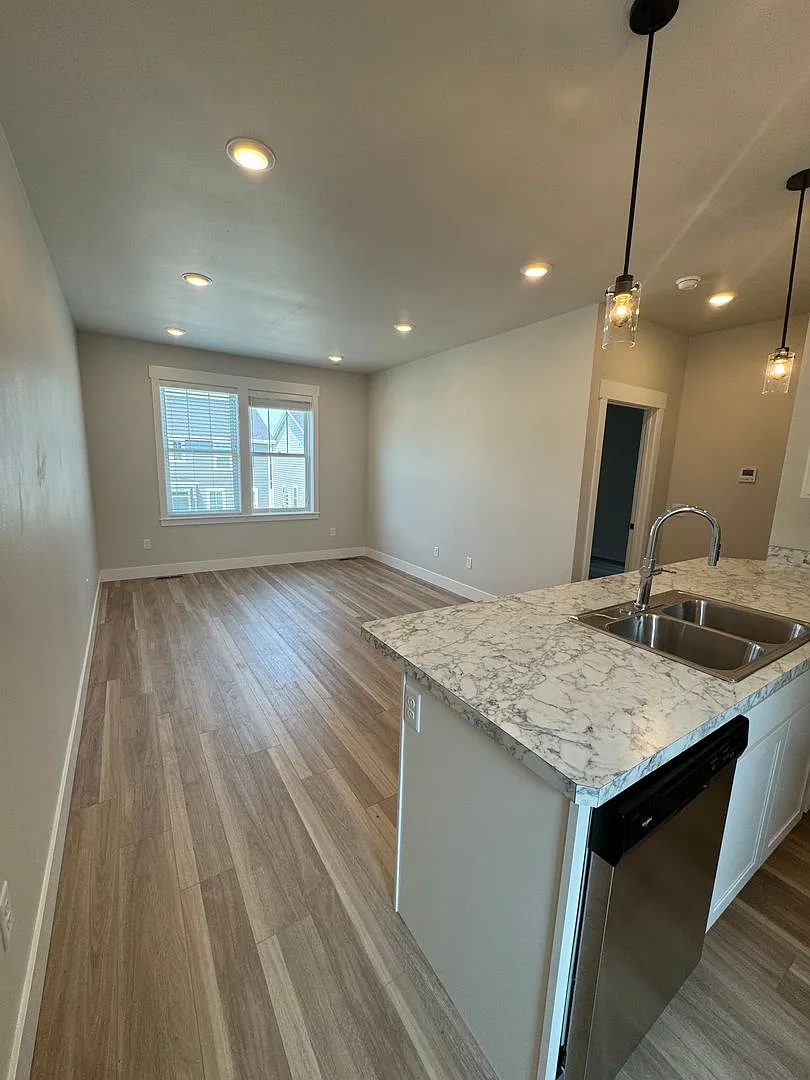 RH203 - 6132NA — Photo 4
