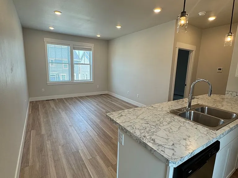 6132 Northstead Ave — Photo 4