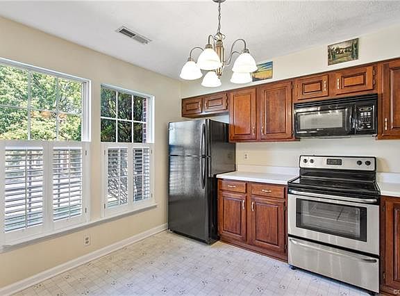 5th image of 7815 Balineen Ct