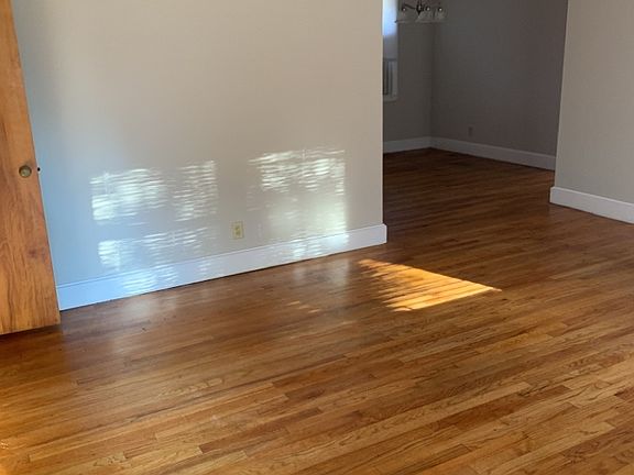 2nd image of 3735 Bridlewood Dr