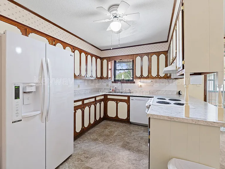 4537 Shawnee Dr — Photo 8
