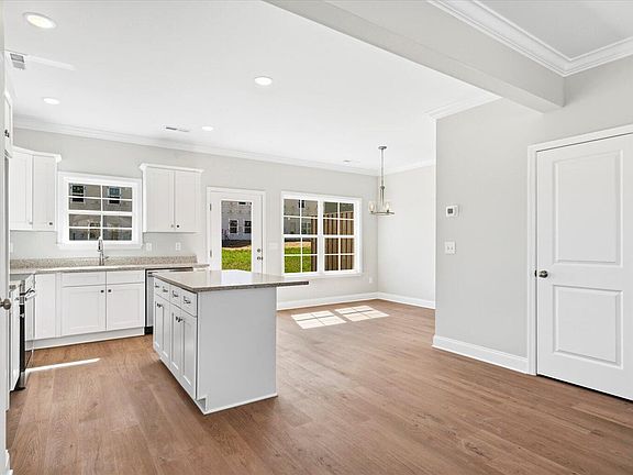 5th image of 142 Andros Dr