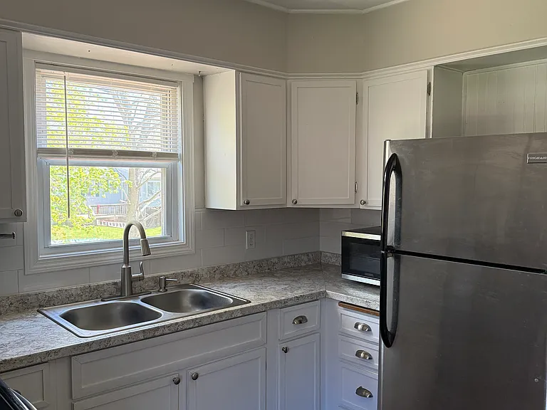 567 Thacher St #2 — Photo 5