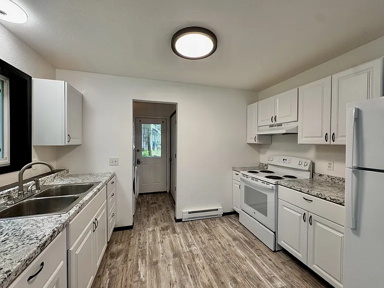8178 Threadneedle St #B — Photo 1