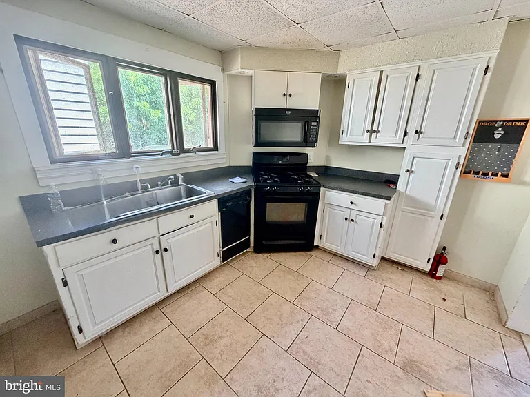 2560 Nottingham Way — Photo 4