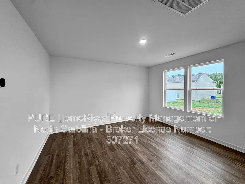4 bed, 2.5 bath, 2014 sqft, $1,815 — Photo 2