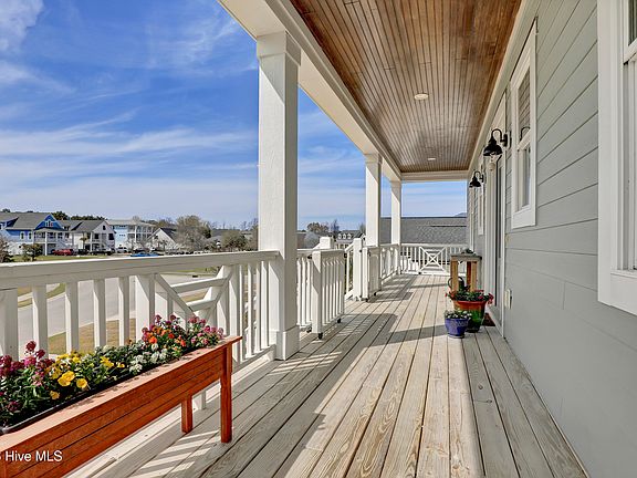 2nd image of 393 Summerhouse Drive