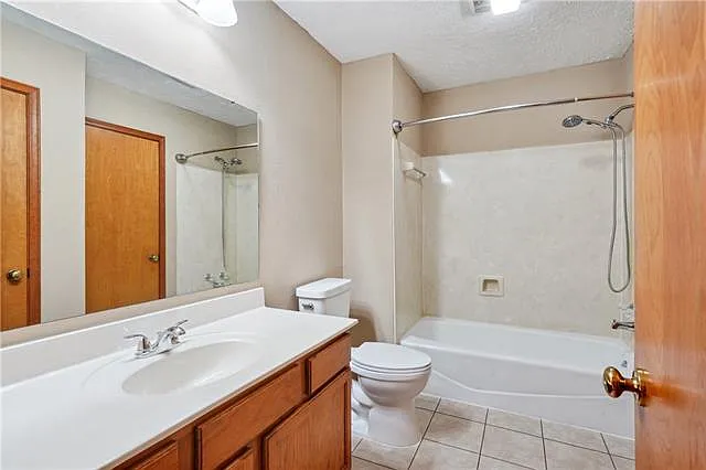 4425 Barnett St #A — Photo 16