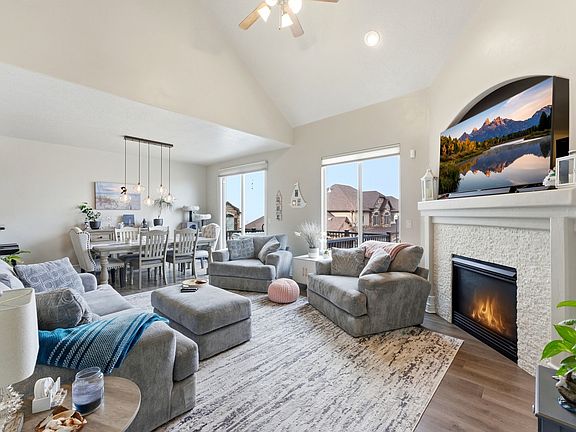 3rd image of 283 Nechatel Dr